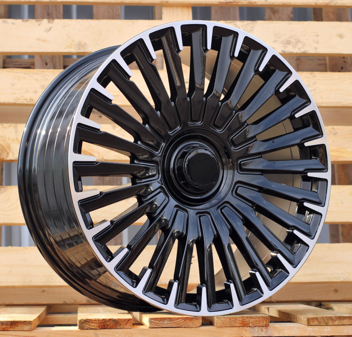 Racingline YF0425 - Mercedes Style felger R20